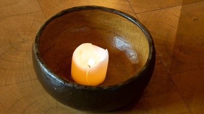 Schale mit Kerze